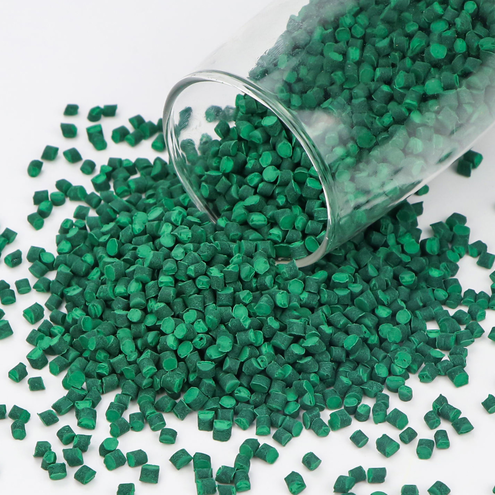 Зеленая пластиковая маточная смесь